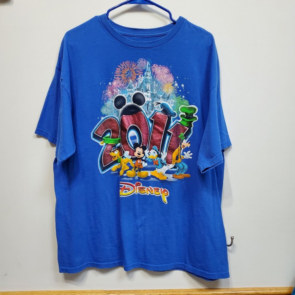 Disney 2011 T-Shirt Size XL